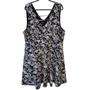Torrid Black & White Sleeveless Floral Fit & Flare Dress Size 3